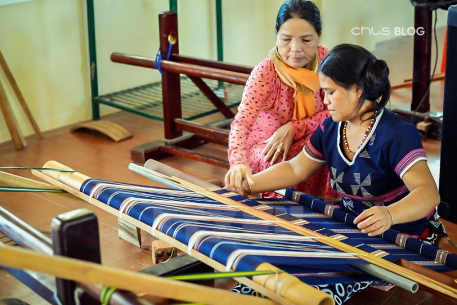 My Nghiep brocade refined as Cham beauty, graceful through the years