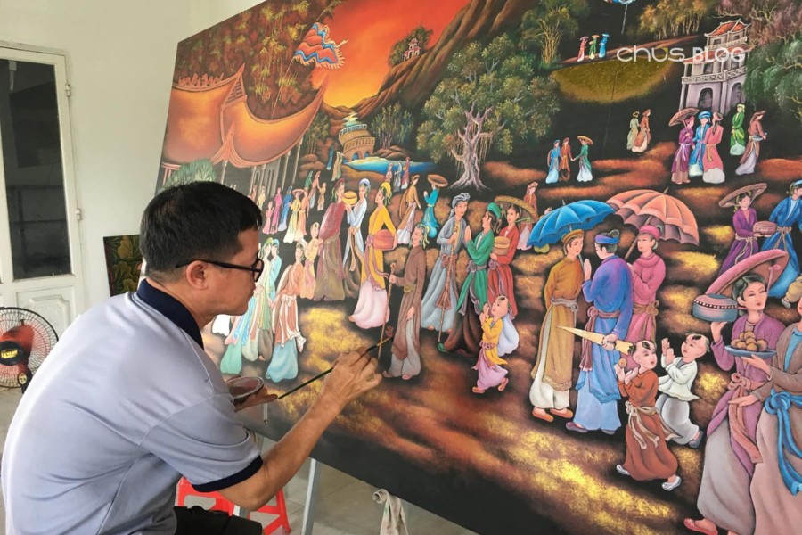 Tuong Binh Hiep lacquer paintings shimmer like dreams, brilliant as love