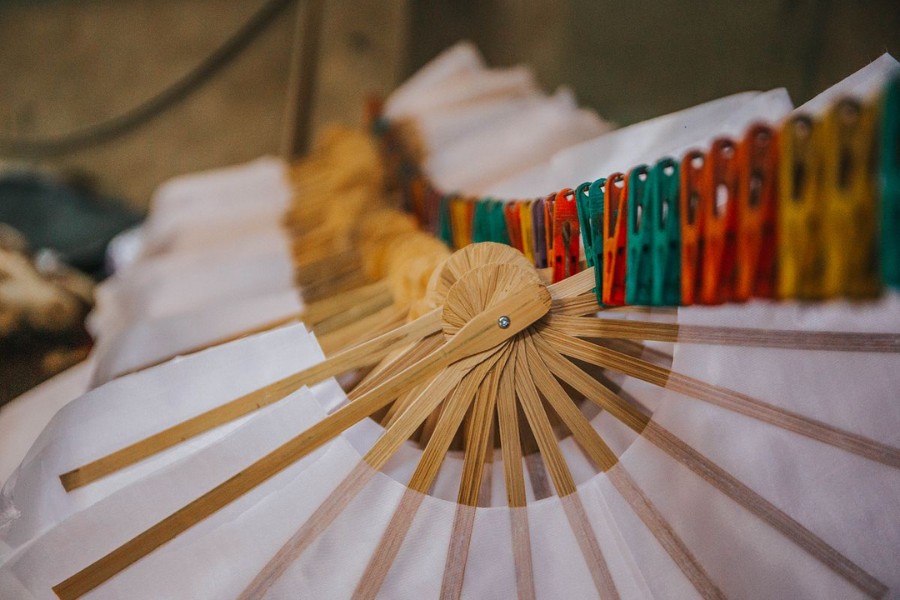 Chang Son fans carry poetry in every brushstroke, giving wings to distant dreams