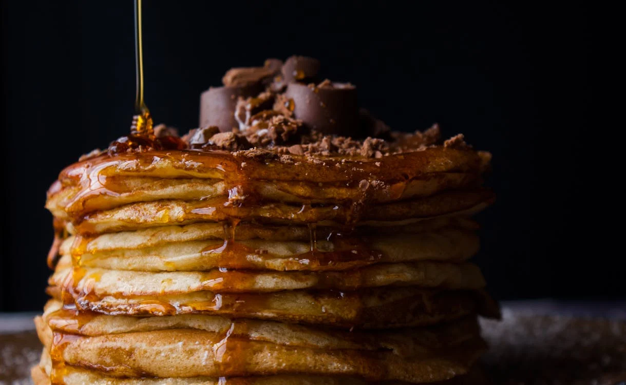 Pancake và mật ong ăn sáng nhanh gọn dưới 5 phút