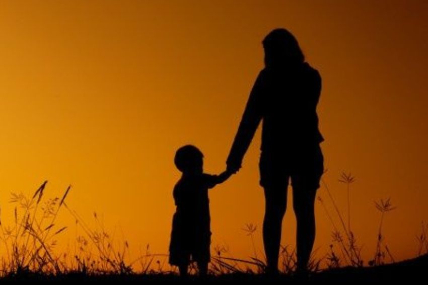Ảnh 01. Nói "Con yêu mẹ" - Tưởng nhẹ nhàng mà lại chẳng dễ dàng
