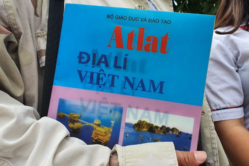 Ảnh 05. Atlat hiện không còn được phép mang vào kỳ thi