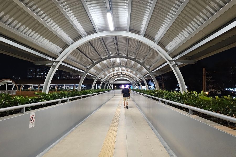 cảnh đường bộ hành trên cao tàu điện metro mrt hồ chí minh