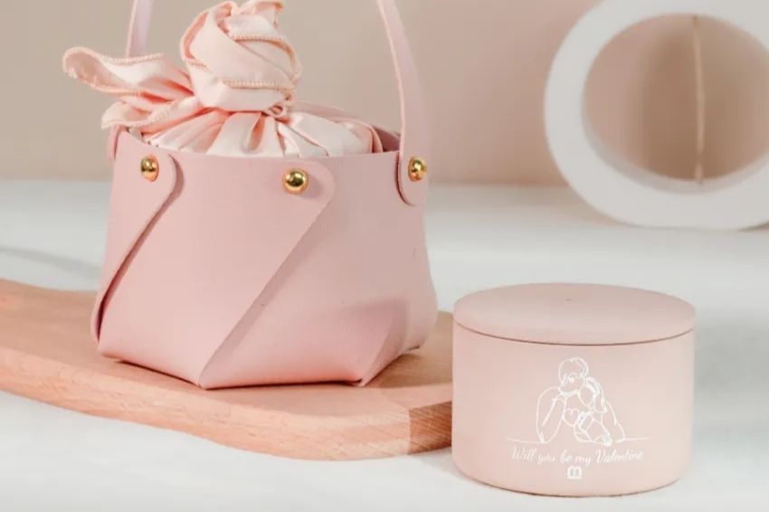 The Muse and their artistic masterpieces of custom-engraved scented candles 