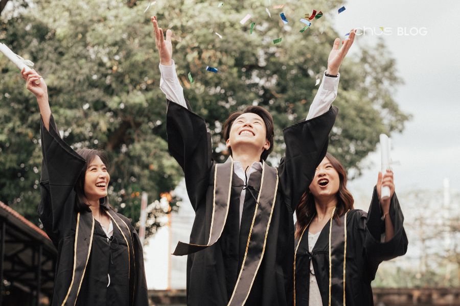 Nụ hôn tốt nghiệp ngọt ngào - tình yêu đồng hành cùng thành công trong học tập