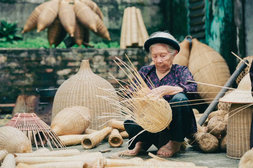 Ảnh 04. Nhiều sản phẩm handmade đến từ các làng nghề, không có thương hiệu