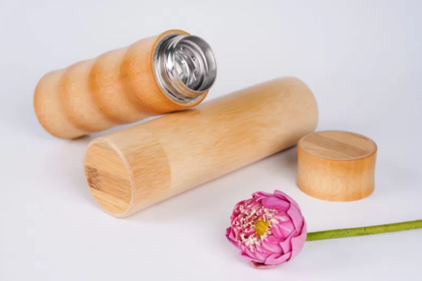 Image 02. Bamboo insulated water bottles are both convenient and environmentally friendly