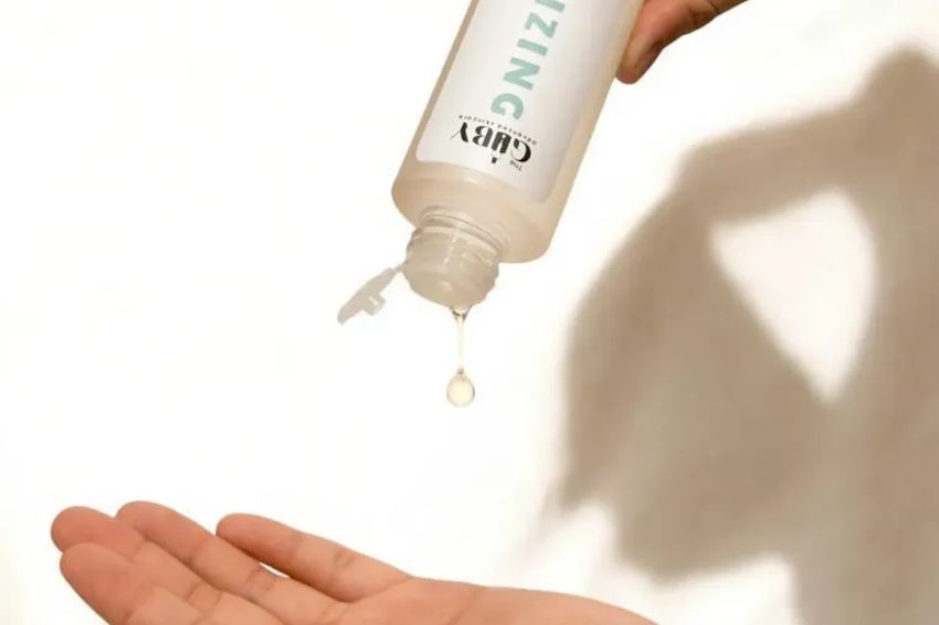 Image 03. When preparing summer travel items, don't forget comprehensive skincare products