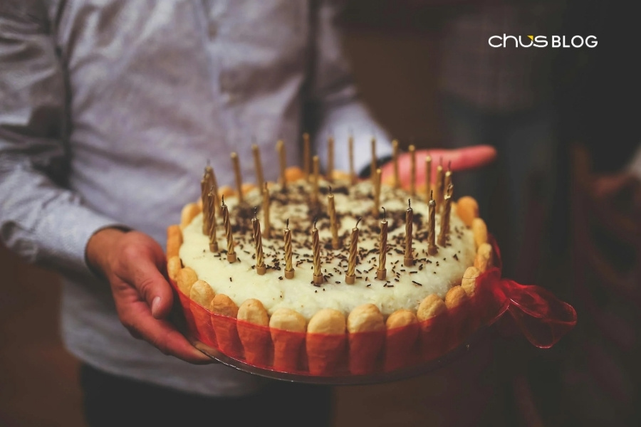 Organizing a birthday party in dreams reflects a sociable personality