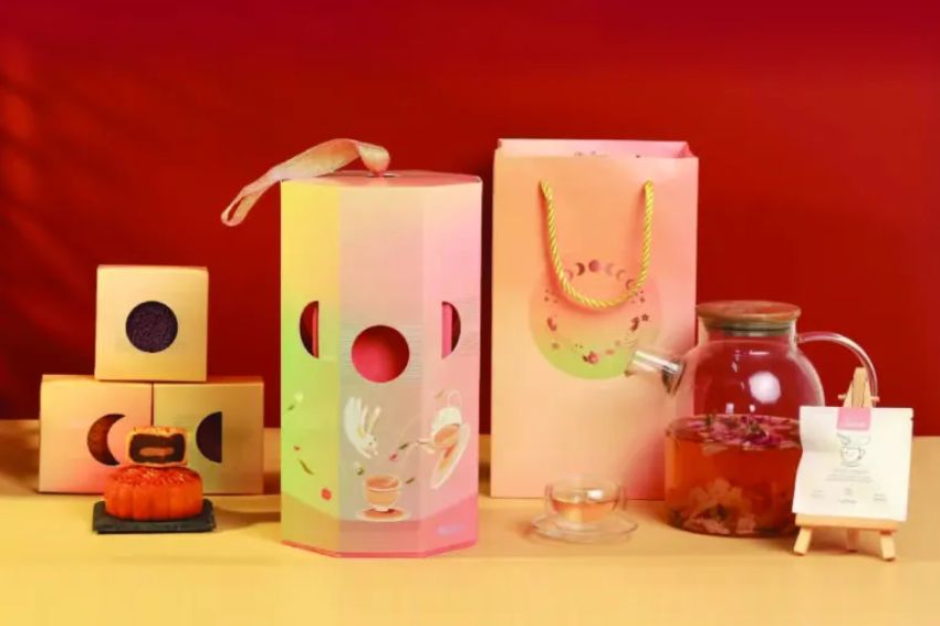 Image 03. Pull-string lantern with premium gold stamping technology, creating shimmering light effects for Mid-Autumn corporate gifts