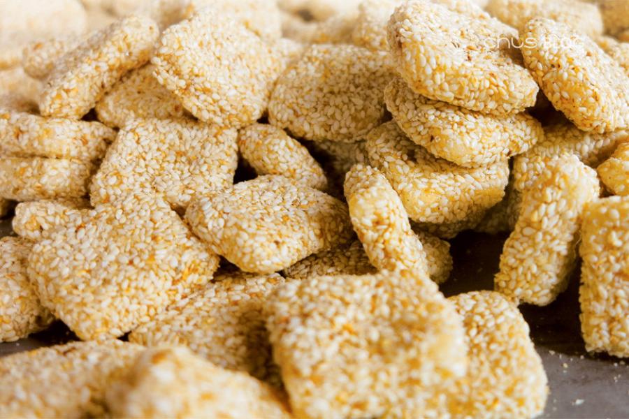 Sesame crackers - Central childhood nostalgia: Conquering taste buds with rustic flavors! (Source: Internet)