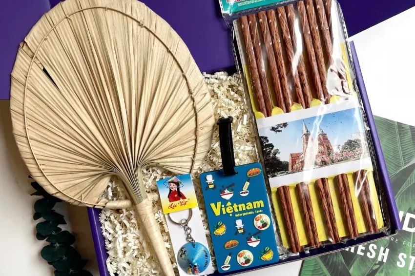 Ảnh 04. Set quà A Glimpse of Vietnam mang đậm văn hóa Việt Nam dành tặng sếp