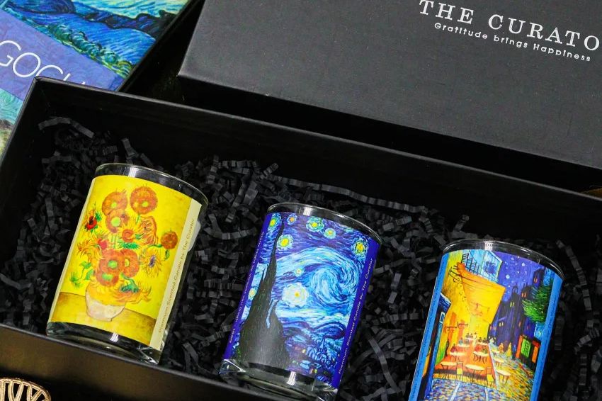 Ảnh 10. Hộp nến thơm in tranh Van Gogh kết hợp nghệ thuật và thư giãn