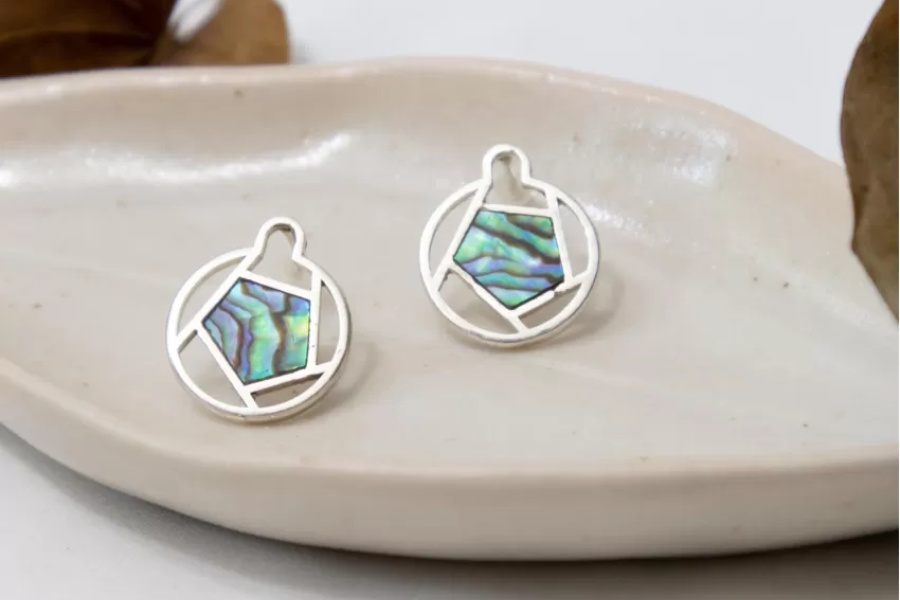 Women's beauty shines through every accessory