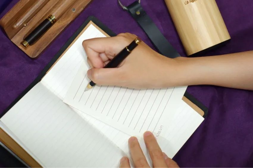 Ảnh 04. Quà chúc mừng bạn thân, giữ kỷ niệm lâu dài