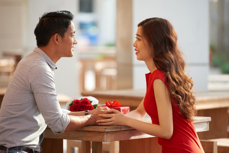 nam thường tặng quà cho nữ vào valentine ở việt nam