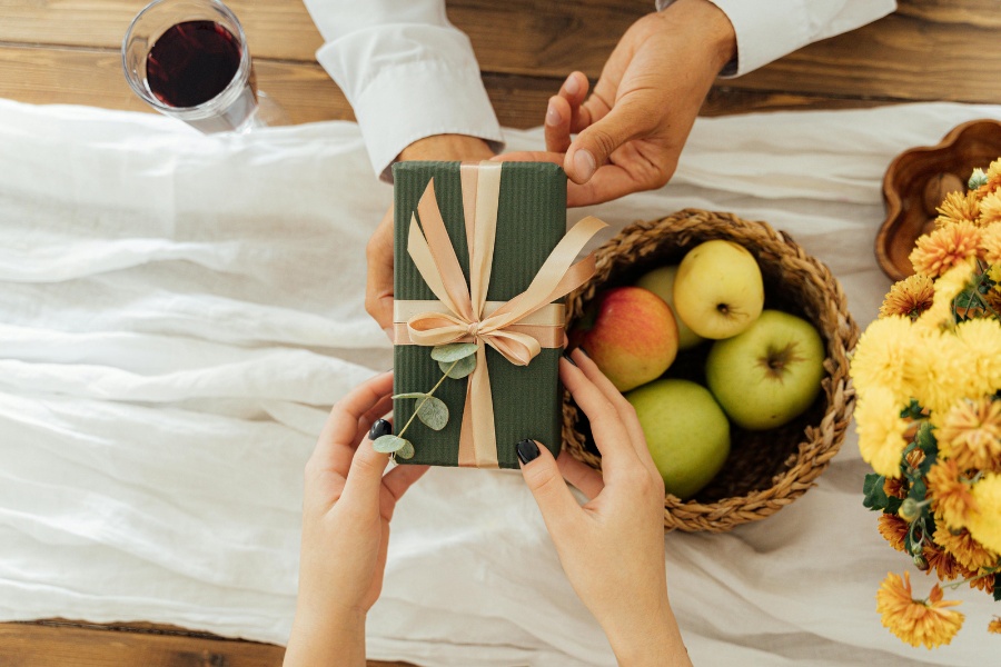 The time and space for giving gifts also contribute to creating special emotions