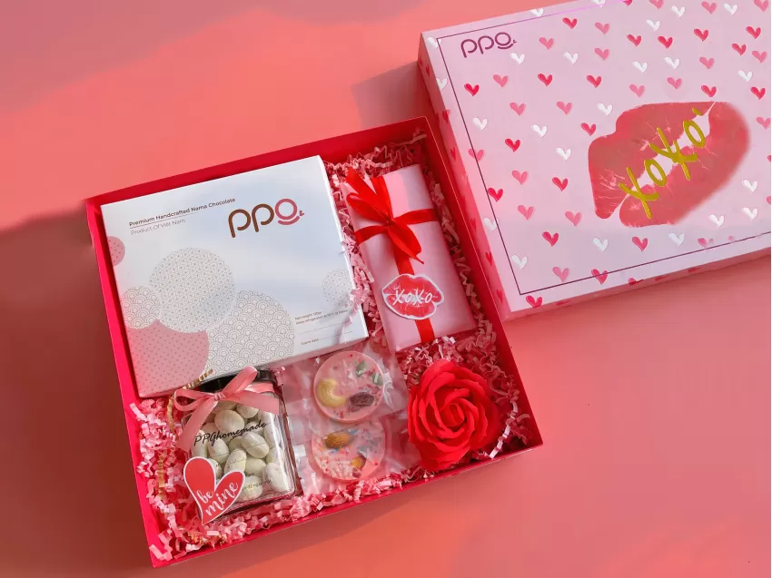 review hộp quà a kiss, quà valentine tặng bạn gái