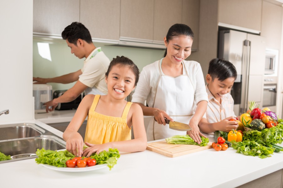 Set quà lãng mạn với nước hoa và mỹ phẩm cao cấp dành cho vợ