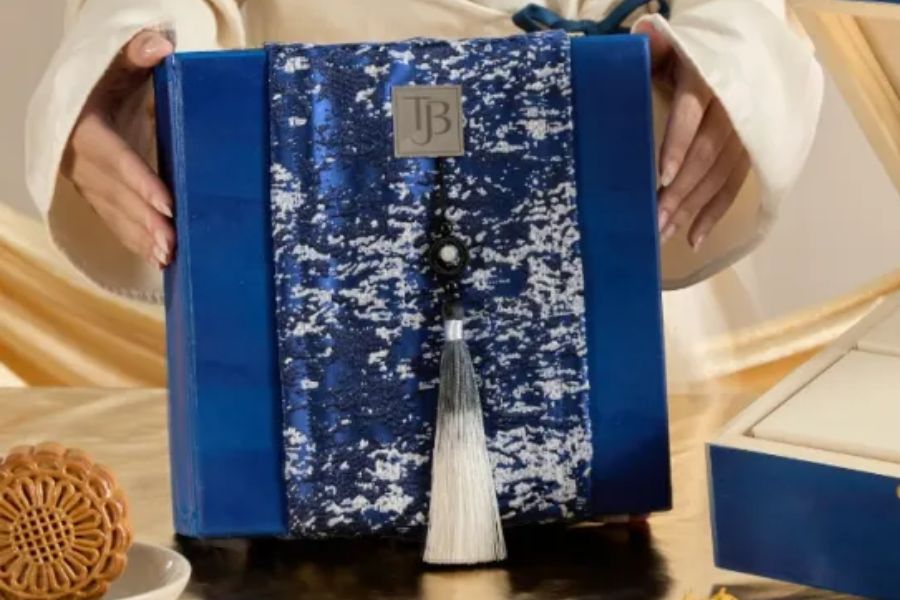 Mid-Autumn corporate gift sets personalized according to brand identity