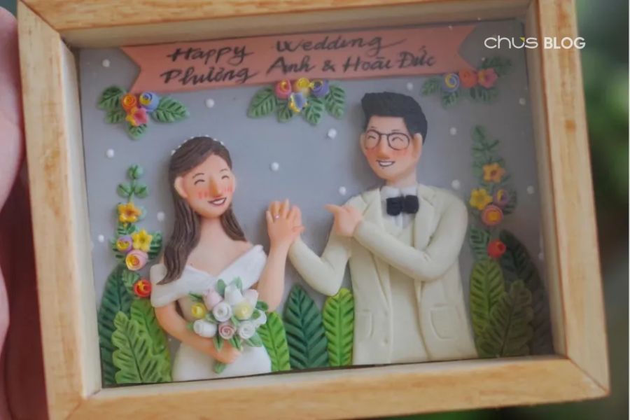 These customized clay artwork pieces tell each foreigner's personal story about their journey in Vietnam.