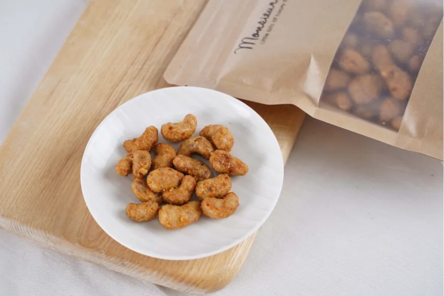Hạt điều rang tỏi ớt thơm lừng - món snack "gây nghiện" của giới office
