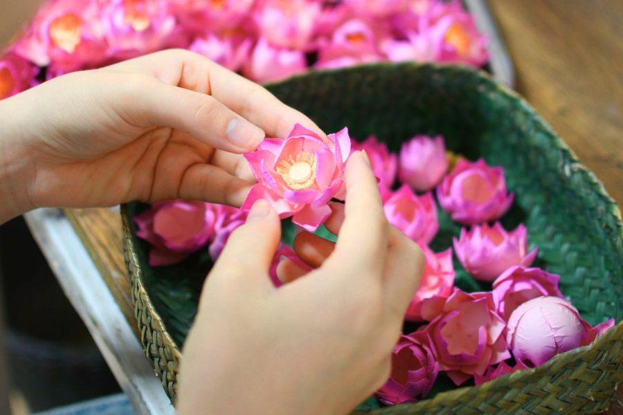 Ảnh 12. Mỗi món quà lưu niệm handmade là một lời nhắn nhủ riêng