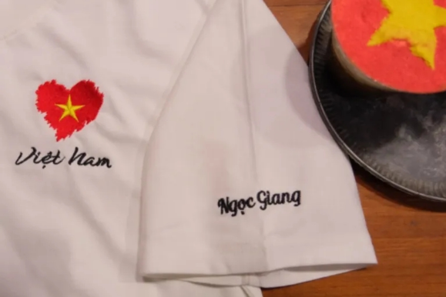 Tự hào dân tộc qua từng đường kim mũi chỉ.