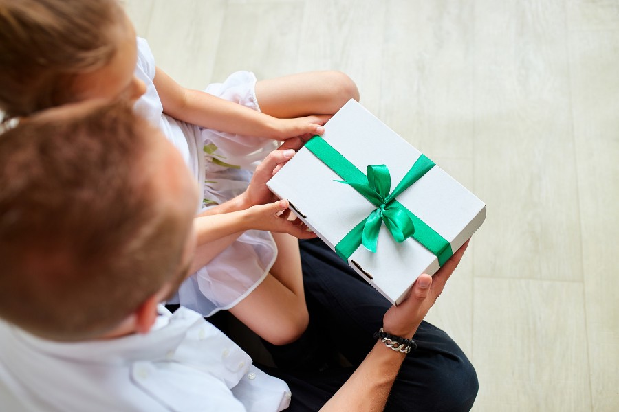 Những món quà chăm sóc sức khỏe giúp bố thư giãn sau ngày làm việc