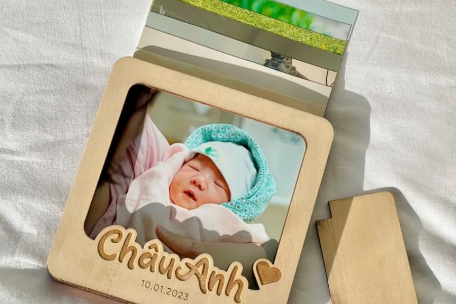 Ảnh 04. Khung ảnh của bé làm nên một món quà kỷ niệm tinh tế cho phòng trẻ con