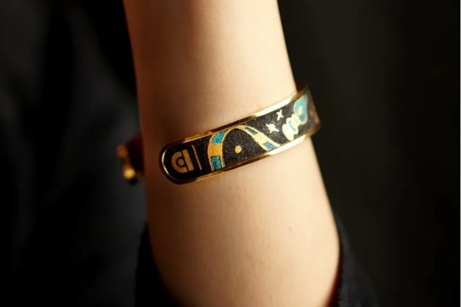 Leather-wrapped steel bracelet - a small but emotion-filled gift for your boyfriend