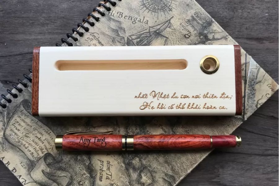 Exquisite engraved wooden pen - a gift for younger brothers and office-working male friends