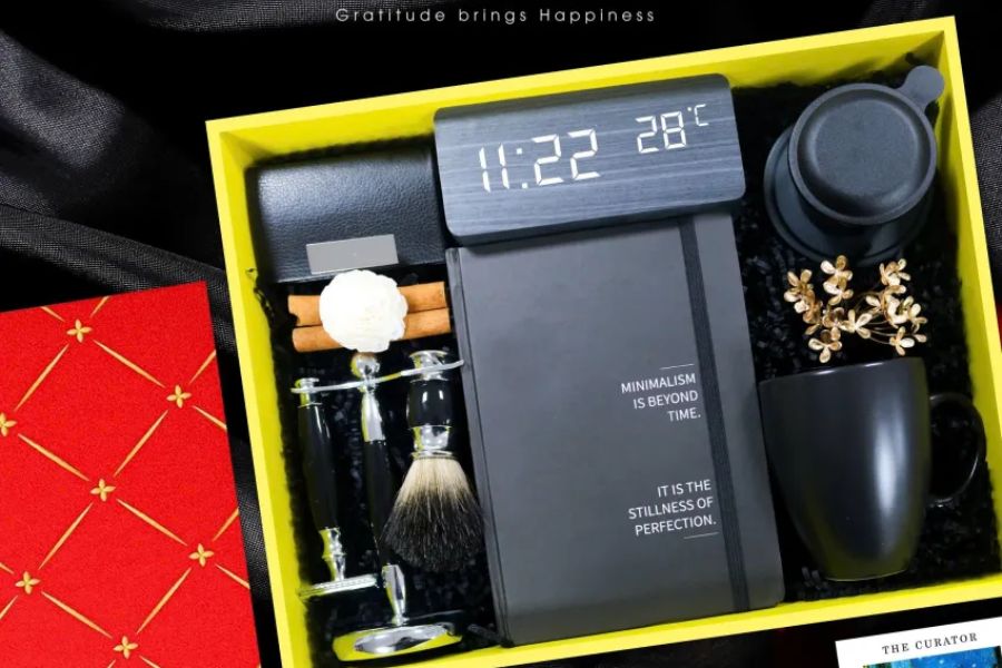 Refined, polished gift box to send to your boss