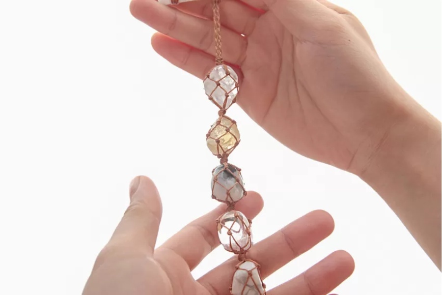Những sợi dây đá quý tự nhiên mang đến năng lượng tích cực cho từng ngày