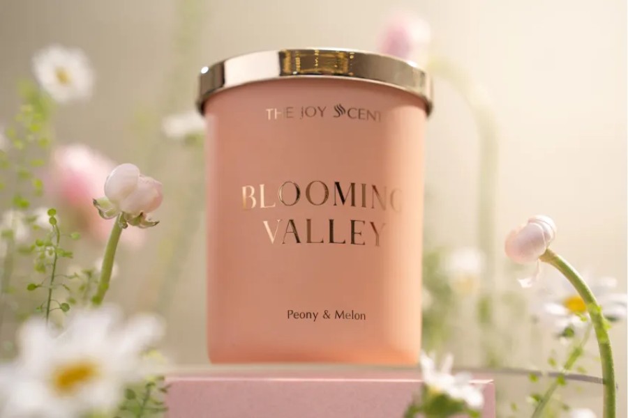 Không gian thư giãn với hương thơm dịu ngọt từ nến Blooming Valley - món quà tuyệt vời cho mẹ