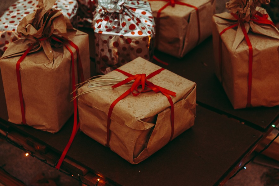 The golden price range for gifts that are both quality and financially stress-free