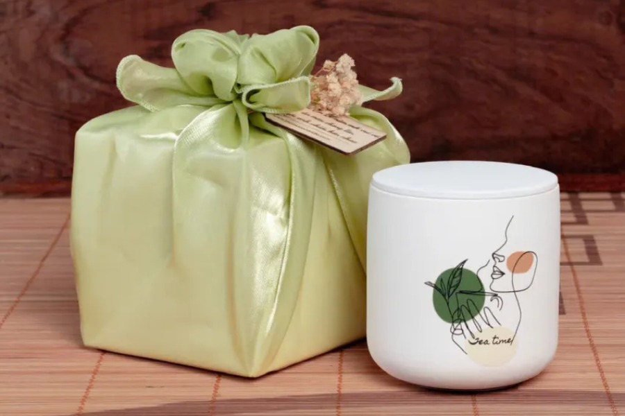 When Tet comes, love returns with lucky gifts