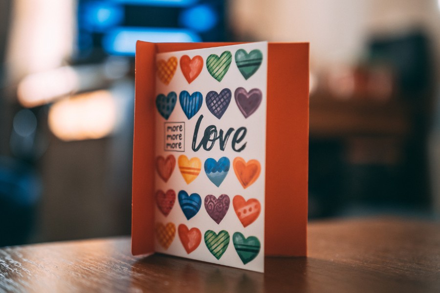 Sincere messages with gifts - the perfect formula for reconciliation