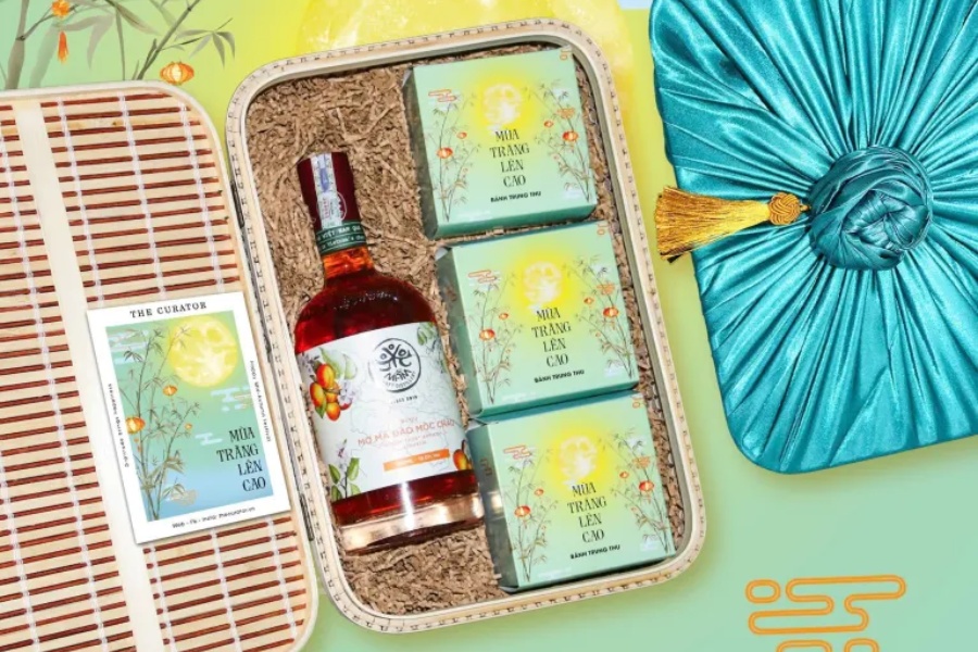 Rượu mơ Mộc Châu - hương vị núi rừng Tây Bắc trong set quà cao cấp