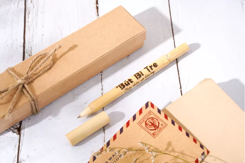 quà tặng doanh nghiệp, corporate gift, bút bi tre khắc logo, bamboo pens with customized logo