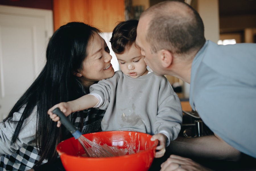 Gifts that beautify home spaces, warming mother-child bonds
