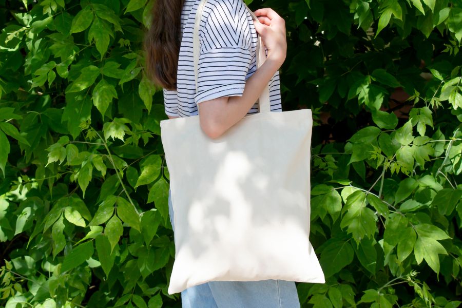 Eco-enthusiastics tend to love fabric tote bags