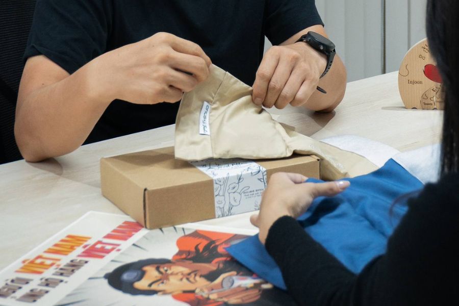 Featured image of professional birthday gifts for male boss