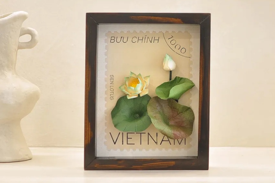 Tranh tem hoa sen handmade - tinh hoa nghệ thuật Việt trong món quà tinh tế