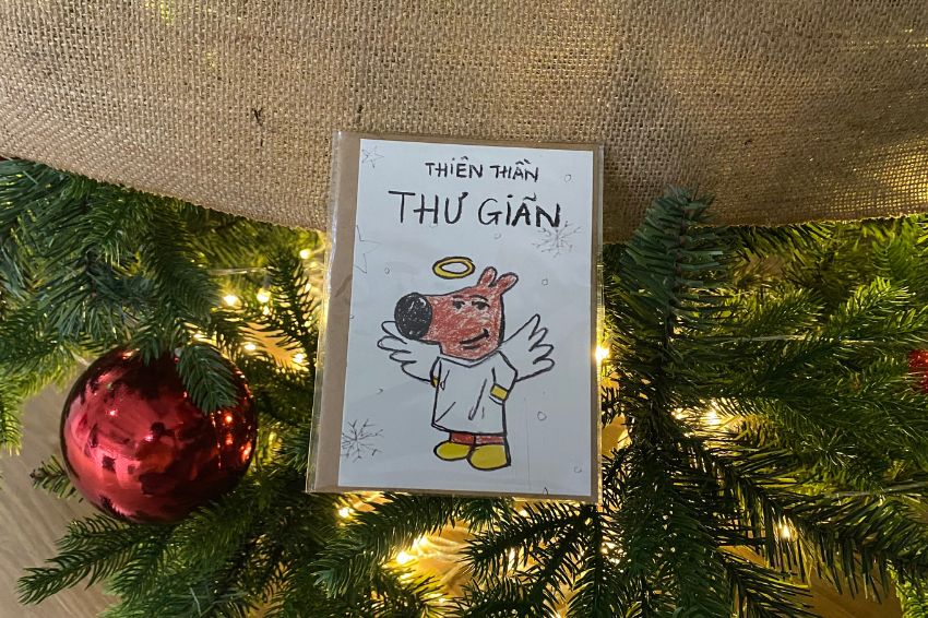 Ảnh 05. Thiệp Giáng sinh độc lạ “Thiên thần thư giãn