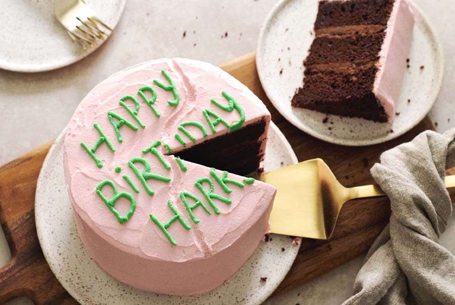 A simple cake full of meaning will still touch people's hearts