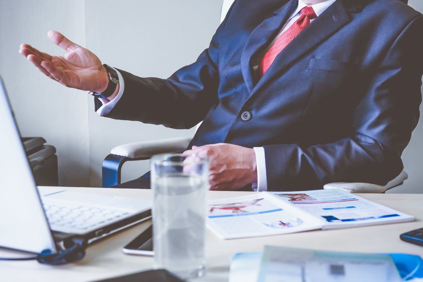 Ảnh 05. Tặng quà cho lãnh đạo là cả một quá trình cân nhắc