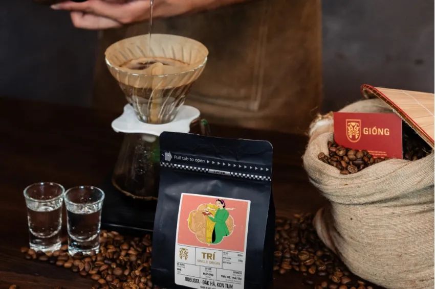 Ảnh 04. Cà phê Việt Nam đậm đà làm say mê bao du khách