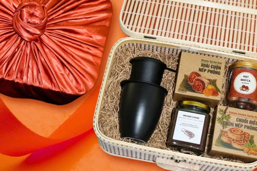 Products that truly represent Vietnamese gifts for foreigners must clearly showcase cultural identity in every detail