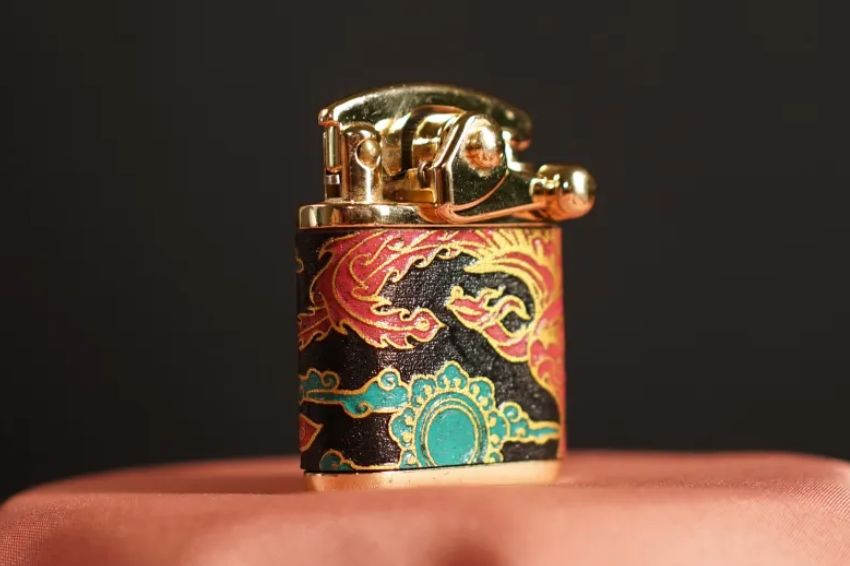 Vietnamese pattern lighters demonstrate the powerful mark of Vietnamese artistry